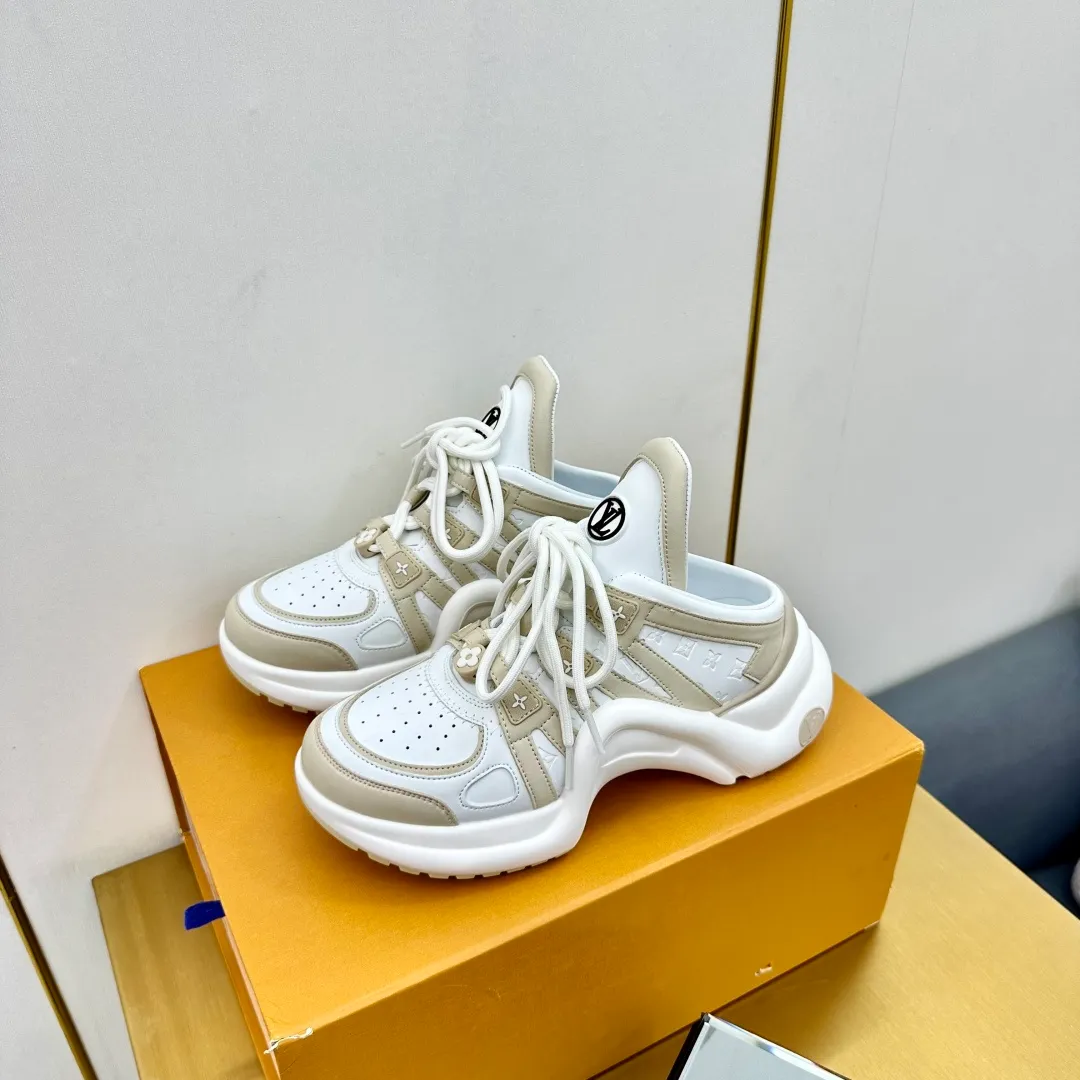 👟👟Ex-factory price 700👟👟 🔥🔥🔥Arch bridge top version LV donkey brand casual sports dad shoes and slippers The bold avant-garde design and the unique wavy outsole make the entire fashion circle coquettish. They are synonymous with new trends. They are touted as the coolest casual sneakers in history. Whoever wears them will become the most handsome person who turns heads. The heel is about 5.5cm high and the heel is about 8mm deep.  🌸 Imported fabric 🐂 leather ➕ Imported 🐐 leather ➕ Imported TPU splicing 🌸 Imported mesh lining ➕ Cow lining Outsole vacuum foaming and TPU combination 🌸 Size women's size 35-41